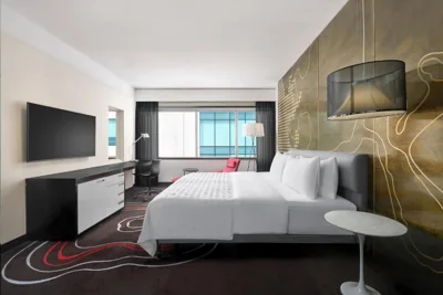 礼宾酒廊权益客房，1张King床 — Le Meridien Saigon